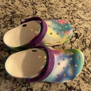 ⬇️ CROCS Rainbow Multicolored Crocs